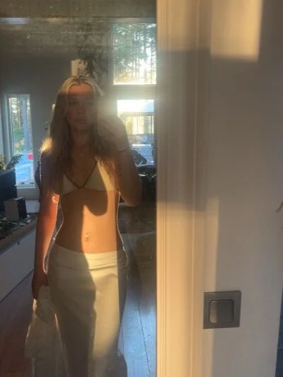 Bellablows Stripchat Model